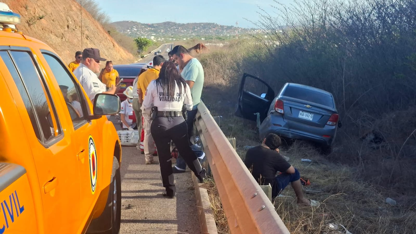 Vehículo se sale de la carretera en Mazatlán