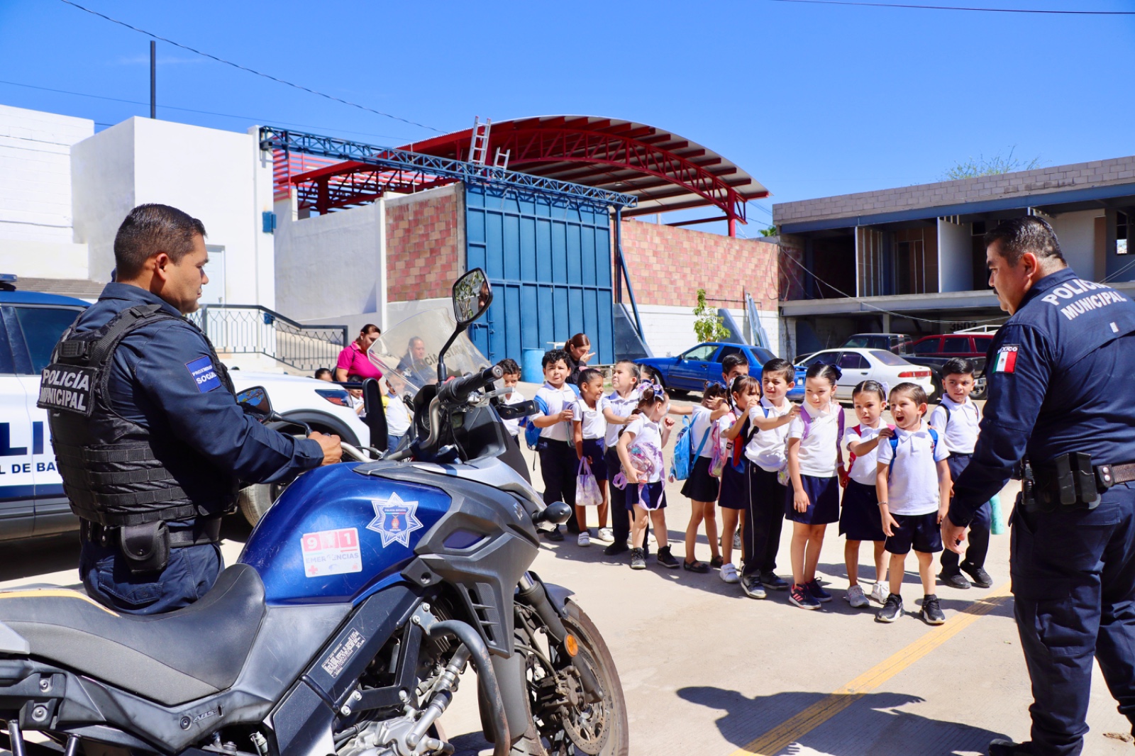 Alumnos visitan el Complejo de Seguridad Pública de Badiraguato