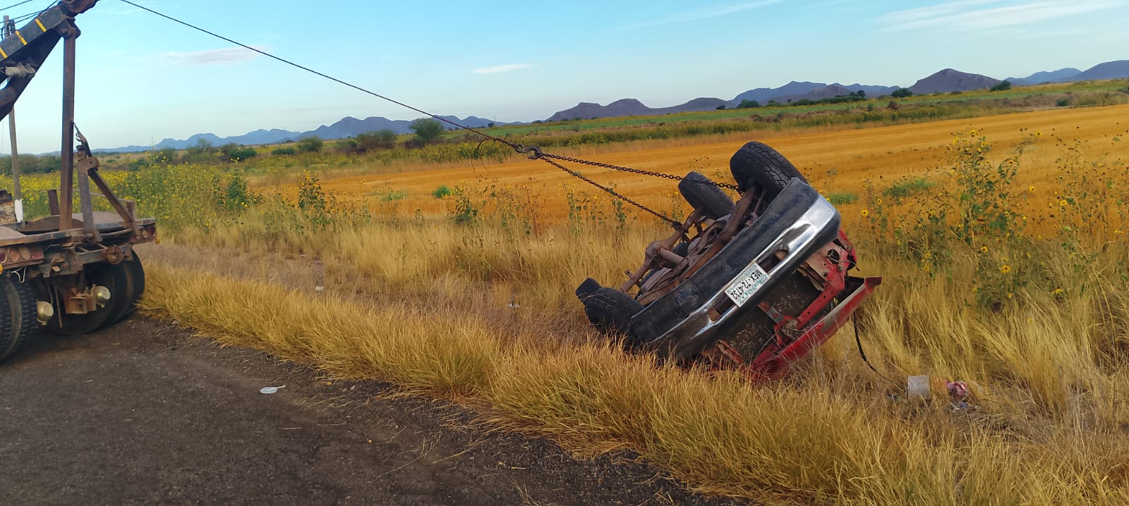 Volcadura en la carretera El Carrizo-El Fuerte, Sinaloa