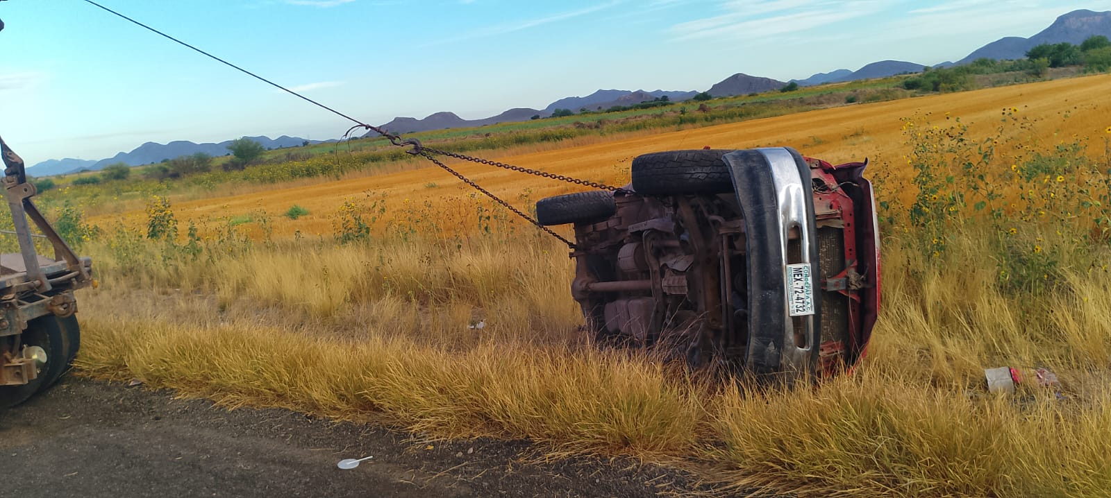 Volcadura en la carretera El Carrizo-El Fuerte, Sinaloa