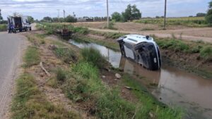 volcadura en san miguel zapotitlan ahome