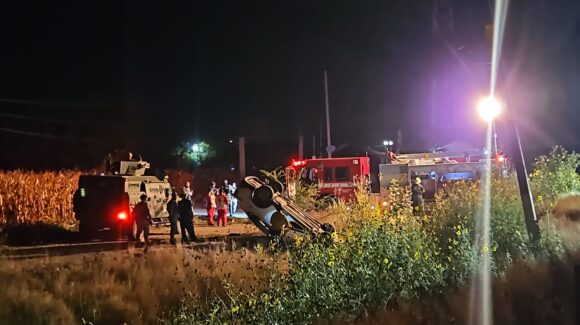Accidente a un costado del Sauz, sindicatura de Costa Rica deja tres militares lesionados, al sur de Culiacán