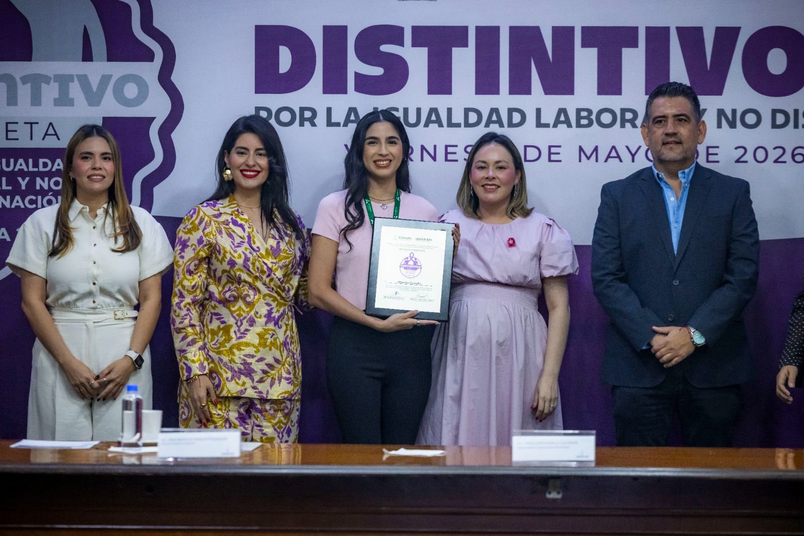Yeraldine Bonilla Valverde entregó el Distintivo Violeta a 32 empresas de Sinaloa