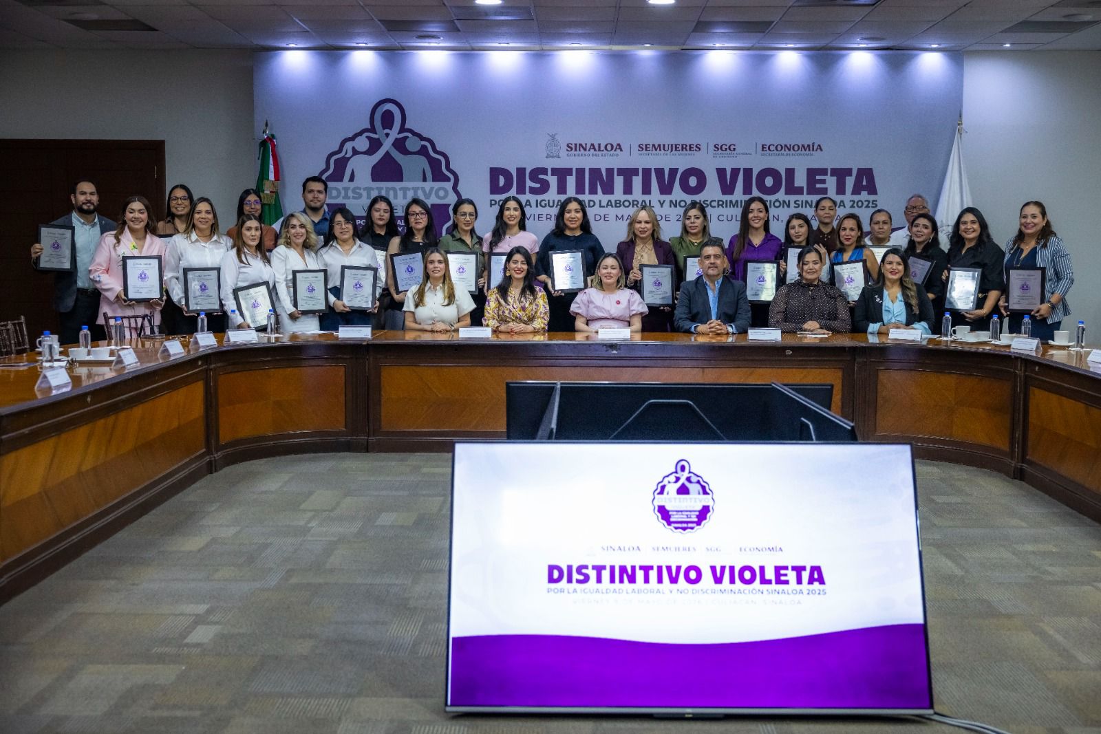 Yeraldine Bonilla Valverde entregó el Distintivo Violeta a 32 empresas de Sinaloa
