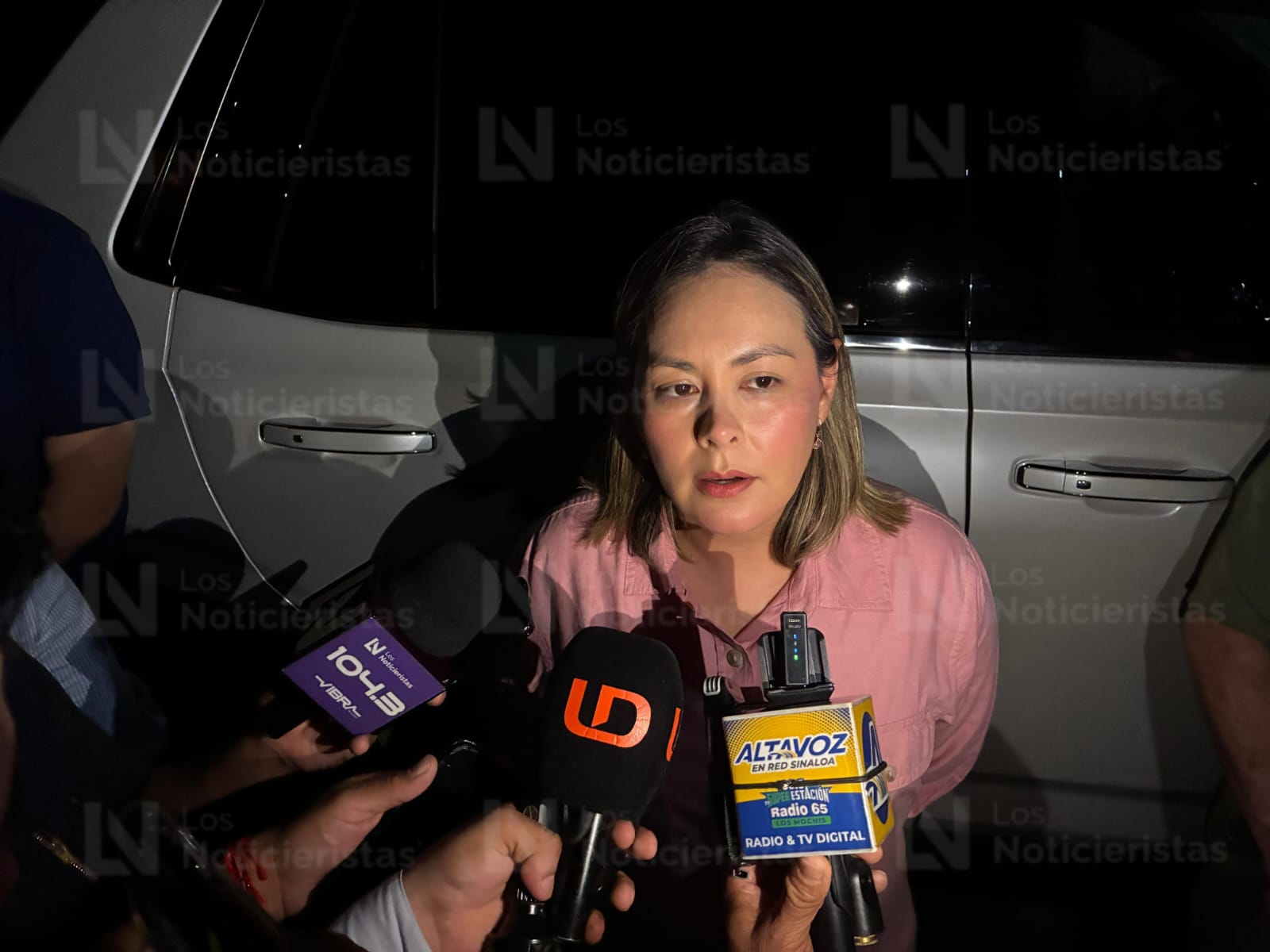 Yeraldine Bonilla acude a hospital de Los Mochis tras incendio con víctimas mortales en una plaza
