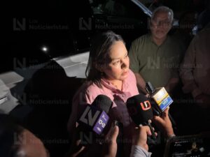 Yeraldine Bonilla acude a hospital de Los Mochis tras incendio con víctimas mortales en una plaza