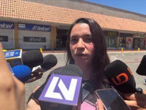 Yolai lleva flores a la Plaza Fiesta