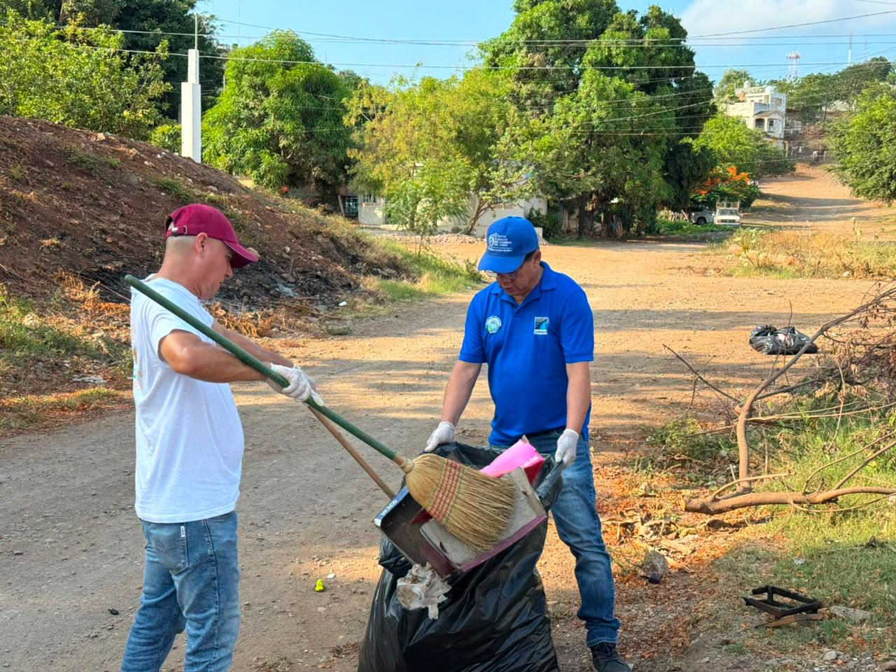 Retiran 14 metros cúbicos de basura en jornada de limpieza en colonias de Mazatlán, Sinaloa