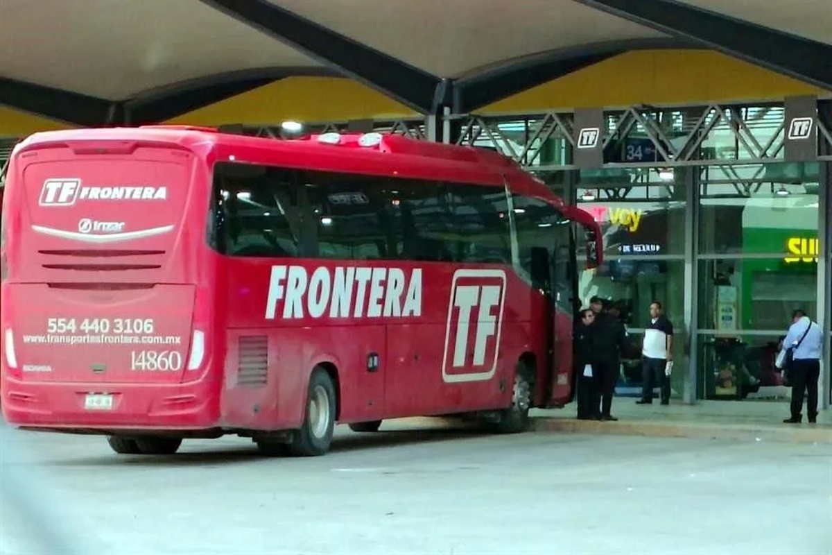 Adulto mayor pierde la vida dentro de autobús justo antes de bajar en Monterrey