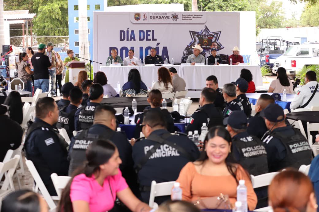 Alcaldesa de Guasave, Sinaloa, reconoce a policías y anuncia bono especial por el Día del Policía