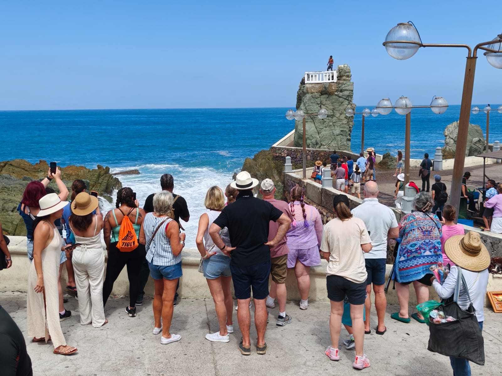 Arriban casi 4 mil cruceristas y la derrama turística supera los 425 mdp