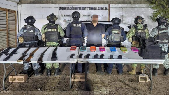 Aseguran armas, droga y vehículo robado tras enfrentamiento en Mocorito; un hombre fue detenido