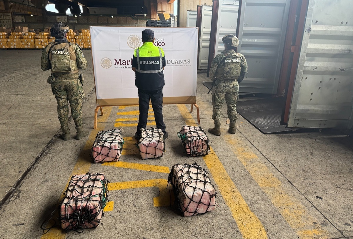 Aseguran 137 kilos de cocaína en aeropuerto de Michoacán