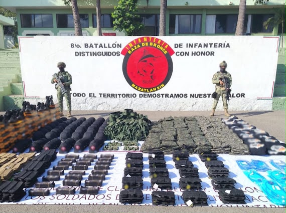 Aseguran más de 200 uniformes, botas, cascos y pecheras en sur de Sinaloa