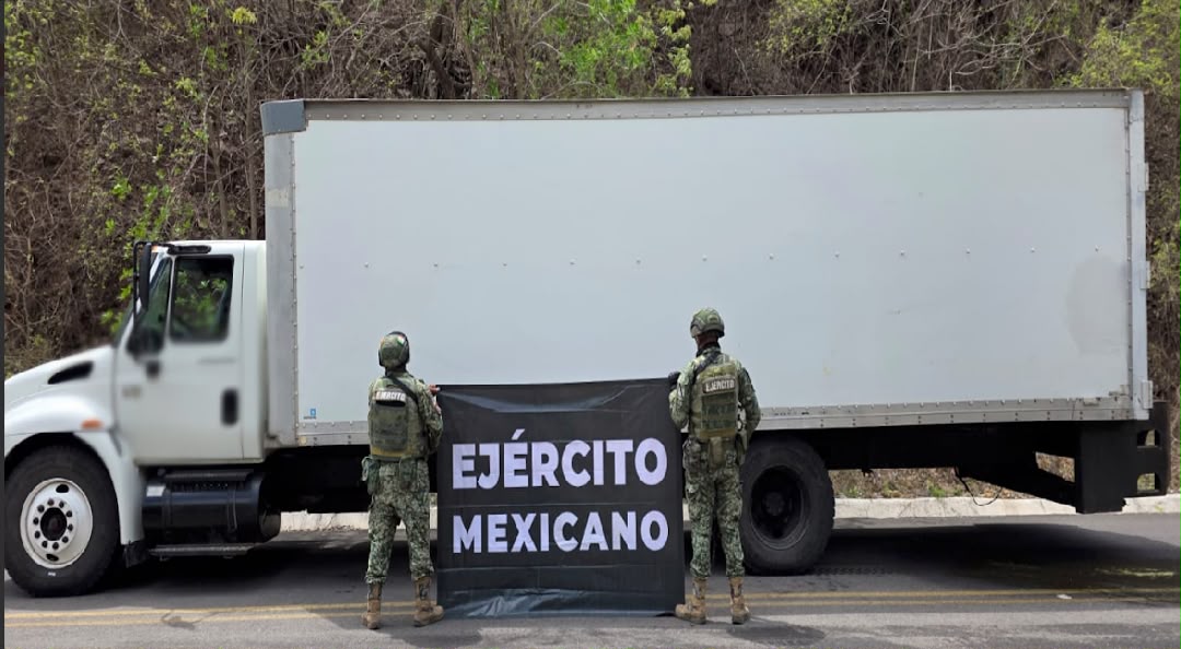 Aseguran un camión de carga con 7 mil litros de sustancias para elaboración de metanfetamina en Culiacán, Sinaloa