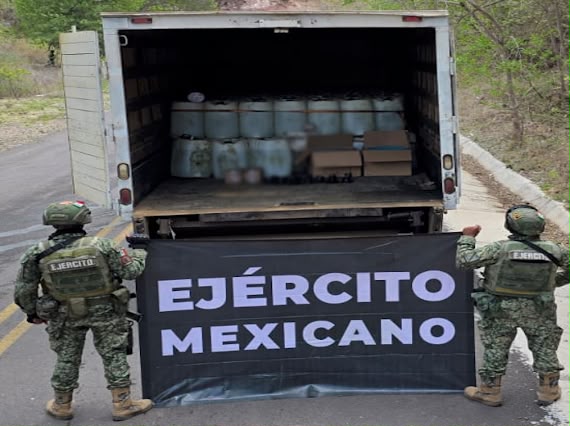 Aseguran un camión de carga con 7 mil litros de sustancias para elaboración de metanfetamina en Culiacán, Sinaloa