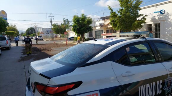 ¡Tome precauciones! Atienden cuerpos de auxilio derrame de diésel en el centro de Guamúchil