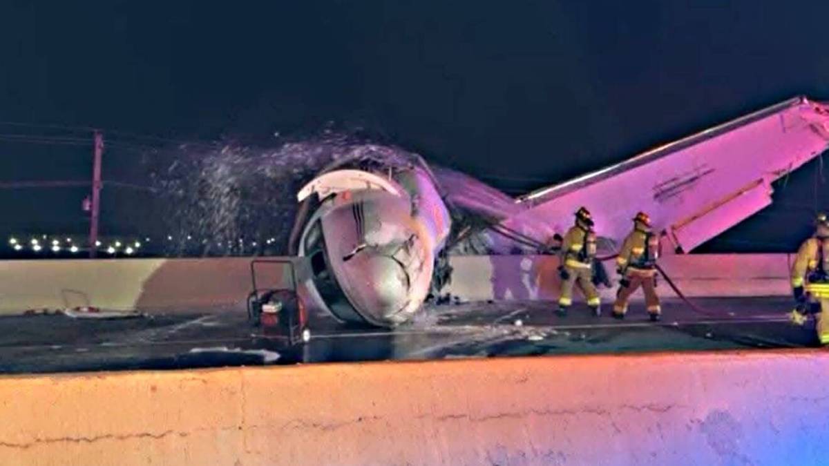 Avión privado de Los Cabos se desploma en Texas; se reporta un muerto y varios heridos