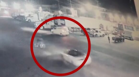 Cámara de seguridad capta momento en el que ciclista pierde la vida tras ser atropellado en el Mercado de Abastos, Culiacán