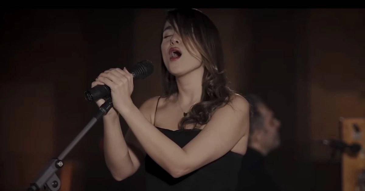 Cantante iraní Parastoo Ahmadi