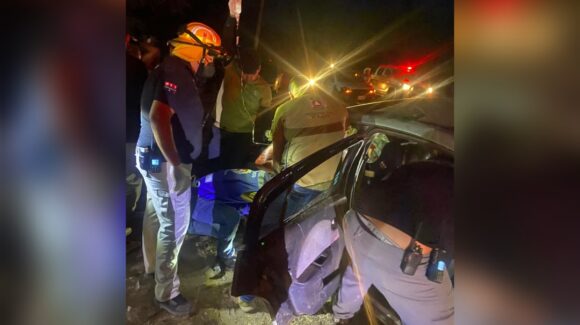 Cinco menores y dos adultos lesionados el saldo de un aparatoso accidente en Buena vista, El Fuerte, Sinaloa