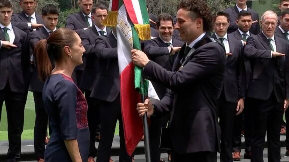Claudia Sheinbaum abanderó a la Selección Mexicana rumbo al Mundial 2026