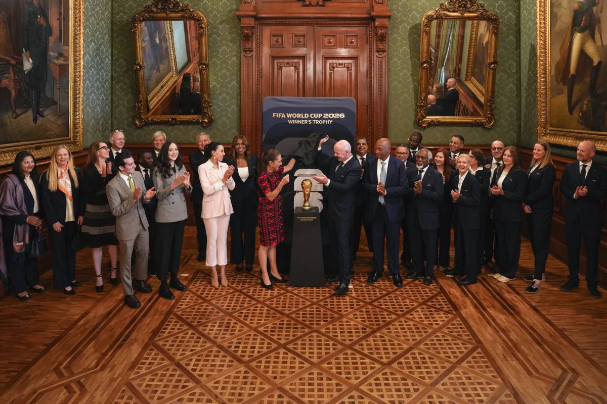 Claudia Sheinbaum recibe en Palacio Nacional al presidente de la FIFA, Gianni Infantino