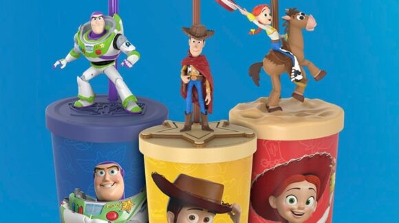 ¡Al infinito y más allá! Revelan precios de las palomeras y vasos de Toy Story 5 en Cinépolis