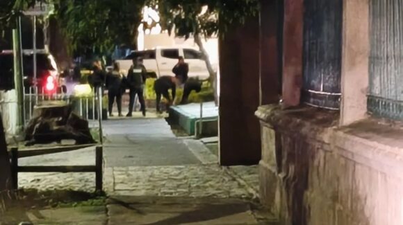 Acusan a colombianos de préstamos “gota a gota” y una turba los agrede en Guadalajara; hay un muerto