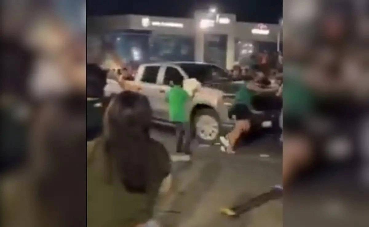 Conductor de camioneta que arrolló a aficionados del Tri enfrenta seis denuncias