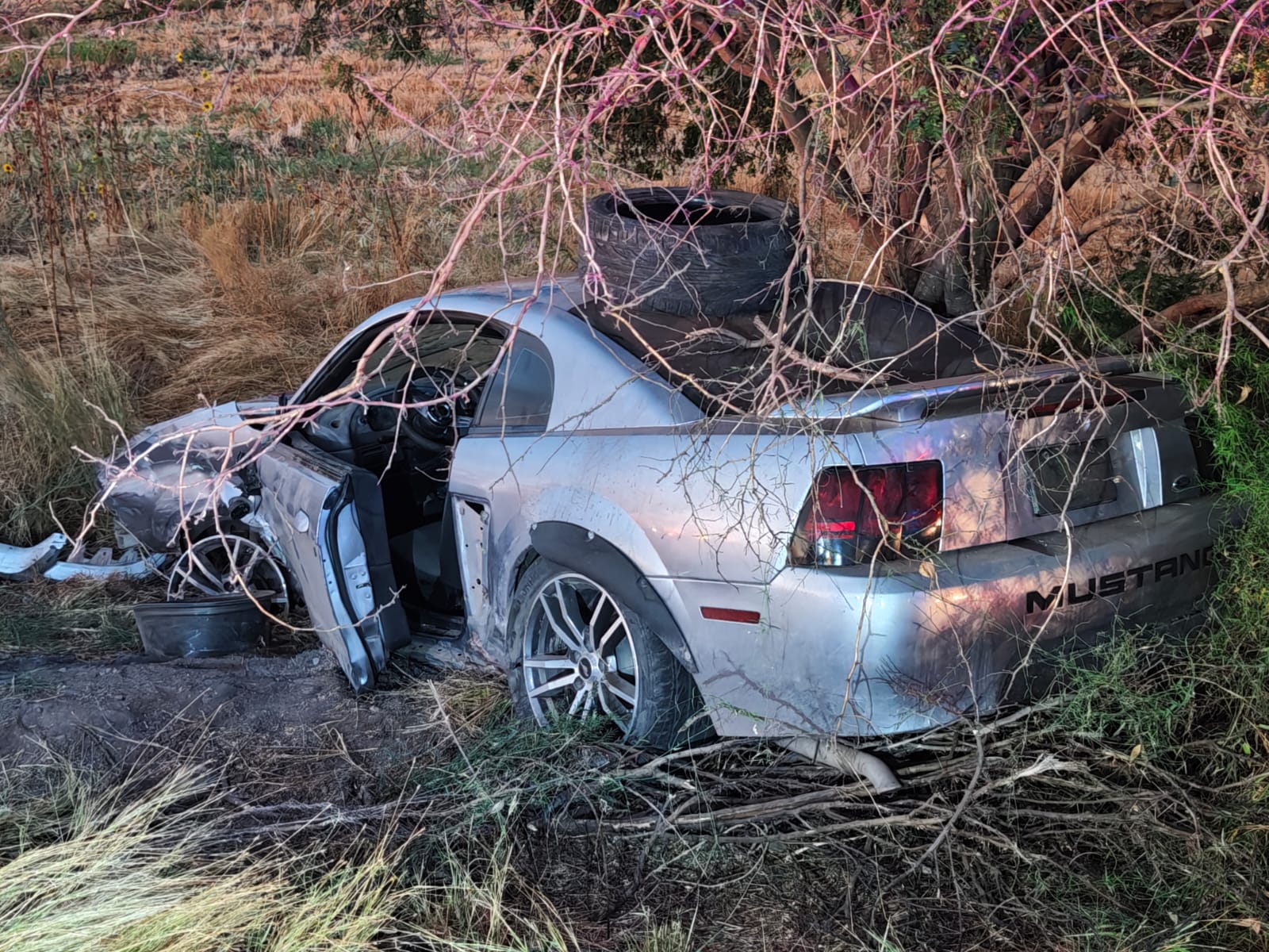 Dos personas lesionadas el saldo de un aparatoso accidente en carretera El Carrizo- Jahuara, en Ahome