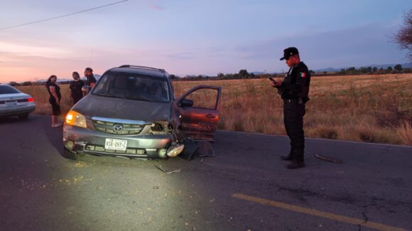 Dos personas lesionadas el saldo de un aparatoso accidente en carretera El Carrizo- Jahuara, en Ahome