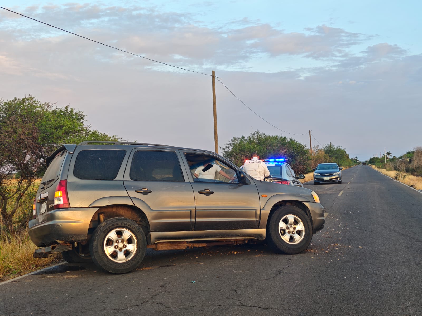 Dos personas lesionadas el saldo de un aparatoso accidente en carretera El Carrizo- Jahuara, en Ahome