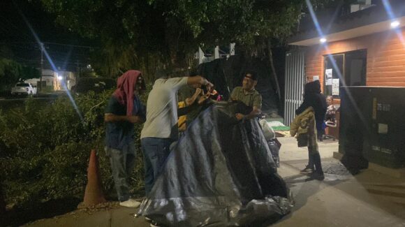 Manifestantes acusan ingreso irregular de personal a oficinas de CFE durante plantón en Guasave, Sinaloa
