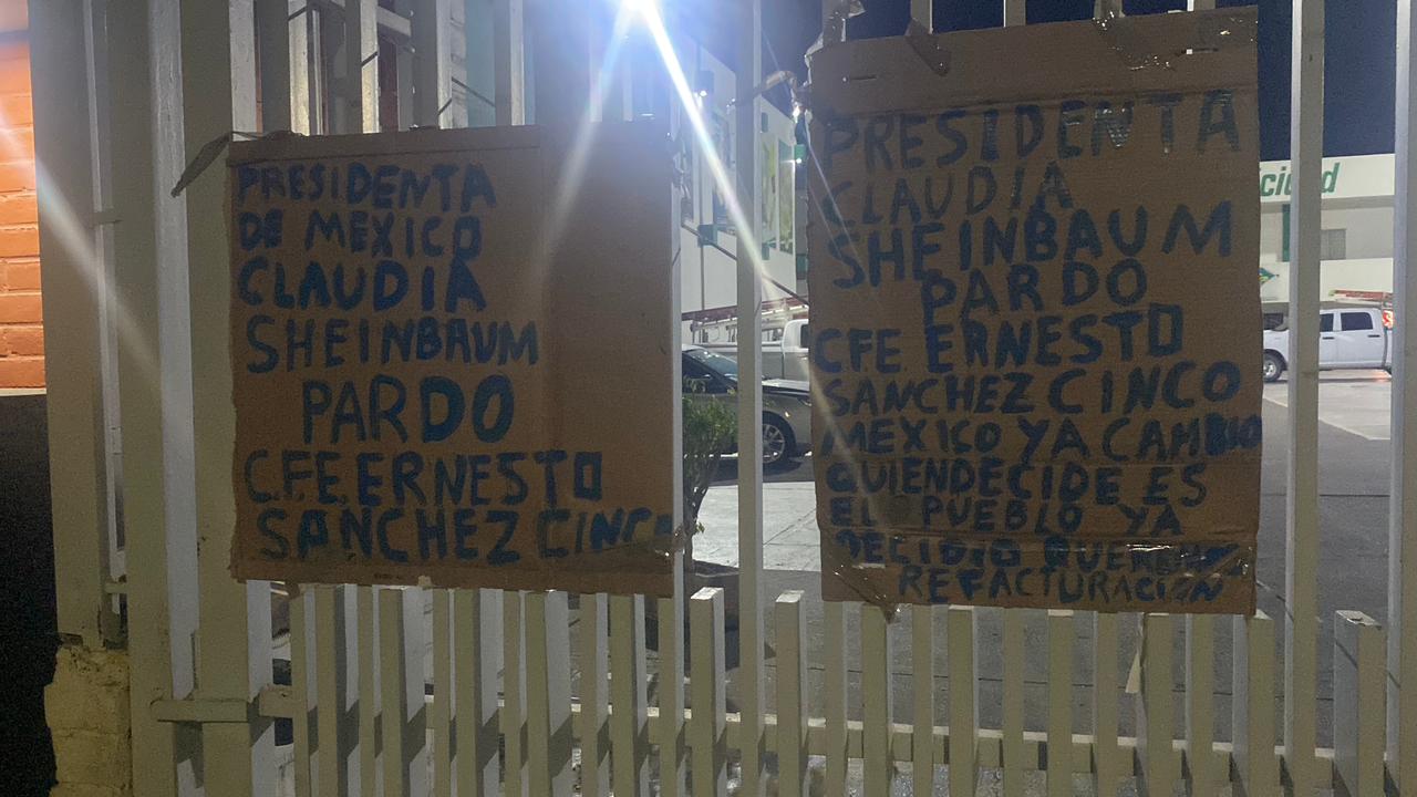 Durante la madrugada, toman usuarios la CFE en Guasave, impiden acceso y salida a cortes de energía