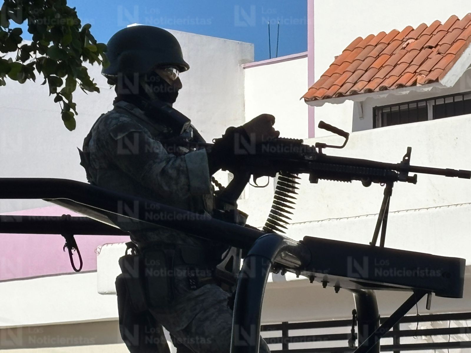 Ejecutan a balazos al conductor de una camioneta con logotipos de empresa de drones agrícolas en Culiacán