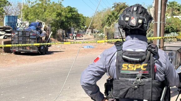 Ejecutan a balazos a un hombre en la Toledo Corro de Culiacán; una casa y un local presentan impactos colaterales