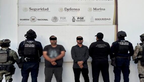 Ejército detiene a dos hombres con un arma y un vehículo en Culiacán, Sinaloa