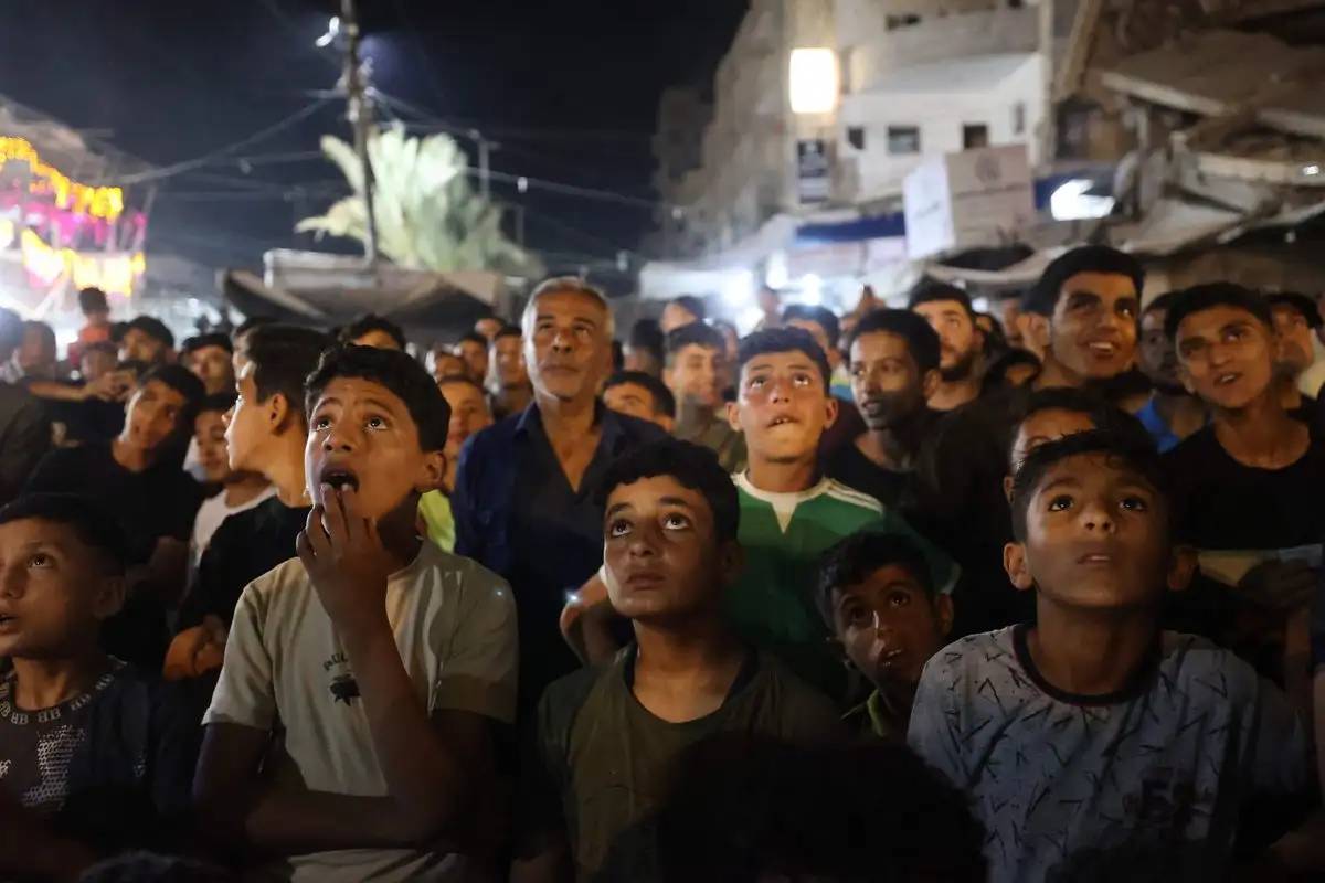 En Gaza, el futbol se vive entre ruinas y miedo a los bombardeos