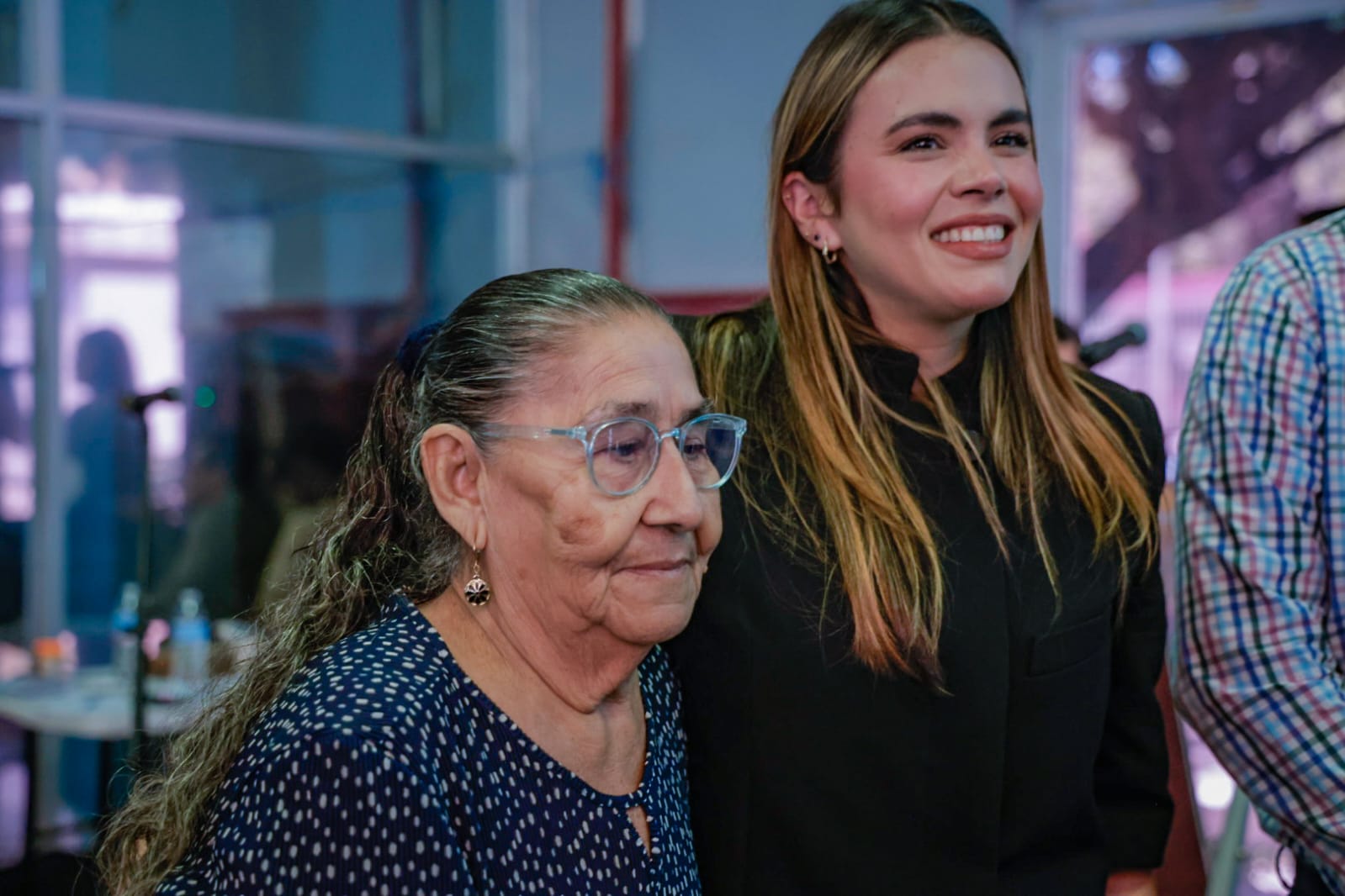 Entregan lentes en DIF Culiacán y Beneficencia Pública
