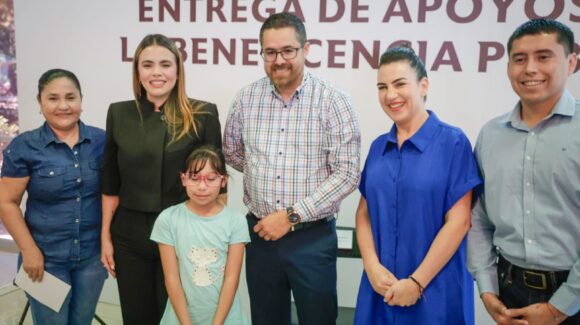 Entregan más de mil apoyos visuales a habitantes de Culiacán mediante programa de Beneficencia Pública