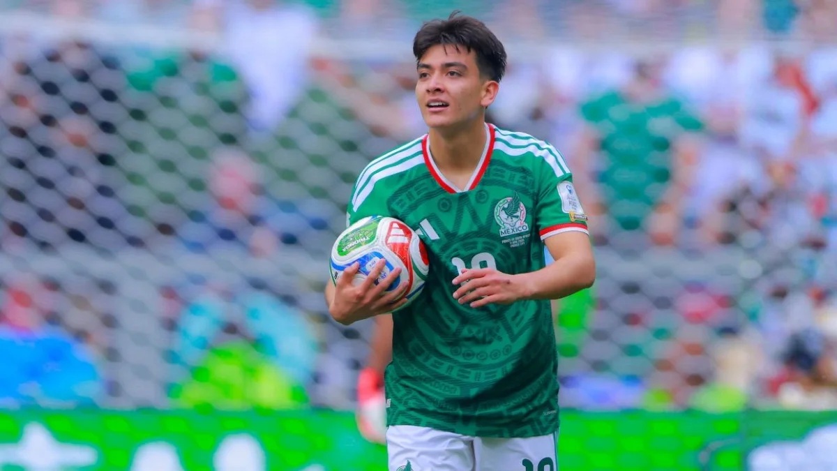 Gilberto Mora, mediocampista de 17 años