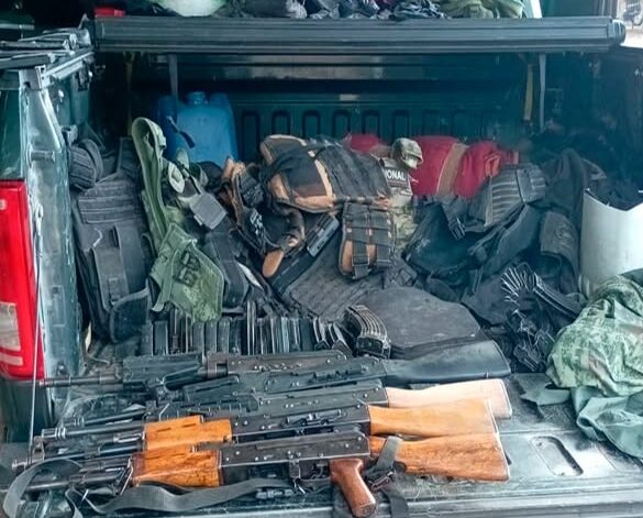 Guardia Nacional asegura 5 armas largas, chalecos tácticos, cartuchos y ponchallantas en Costa Rica, Culiacán