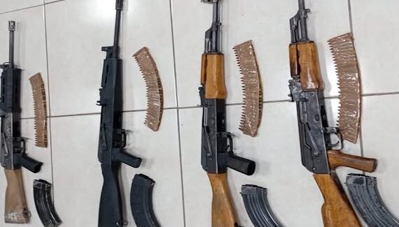 Guardia Nacional asegura 5 armas largas, chalecos tácticos, cartuchos y ponchallantas en Costa Rica, Culiacán