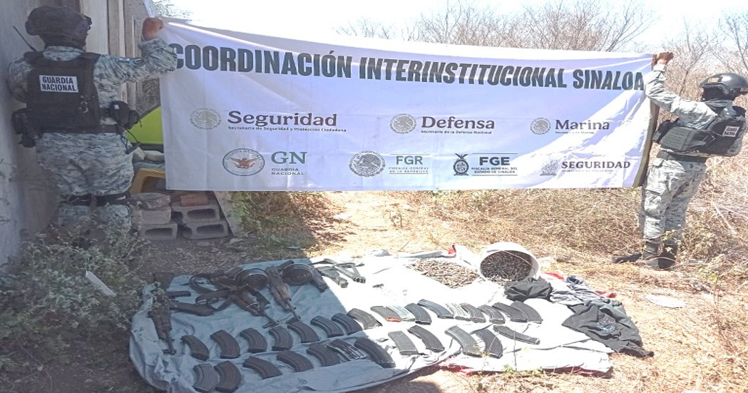 Guardia Nacional asegura tres armas largas y más de 2 mil cartuchos en el fraccionamiento Los Ángeles, en Culiacán, Sinaloa
