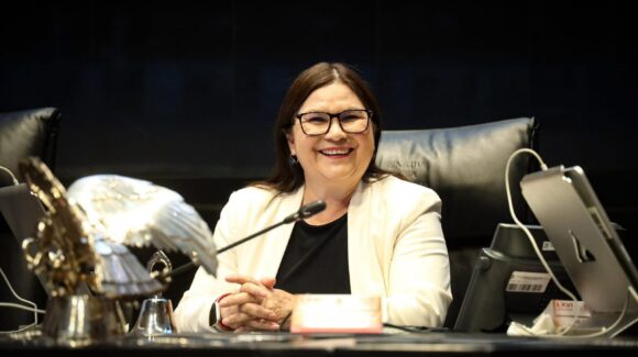 Imelda Castro solicita licencia al Senado para registrarse como coordinadora territorial Estatal de Morena