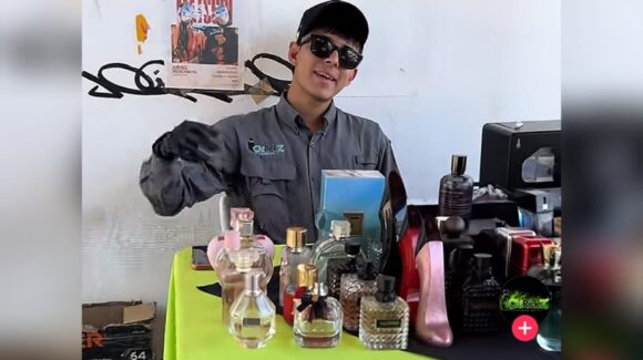 ¡A $20 pesos la rociada de perfume! Joven se hace viral por su forma de comercializar fragancias en Culiacán