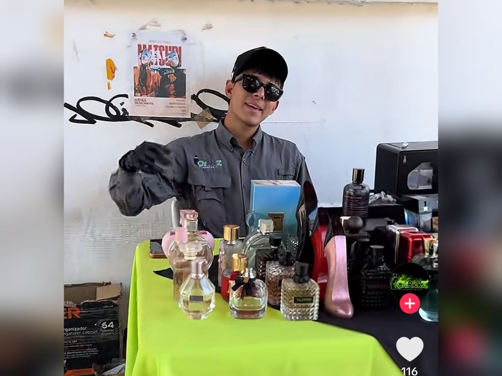 Joven se hace viral por su forma de comercializar fragancias en Culiacán