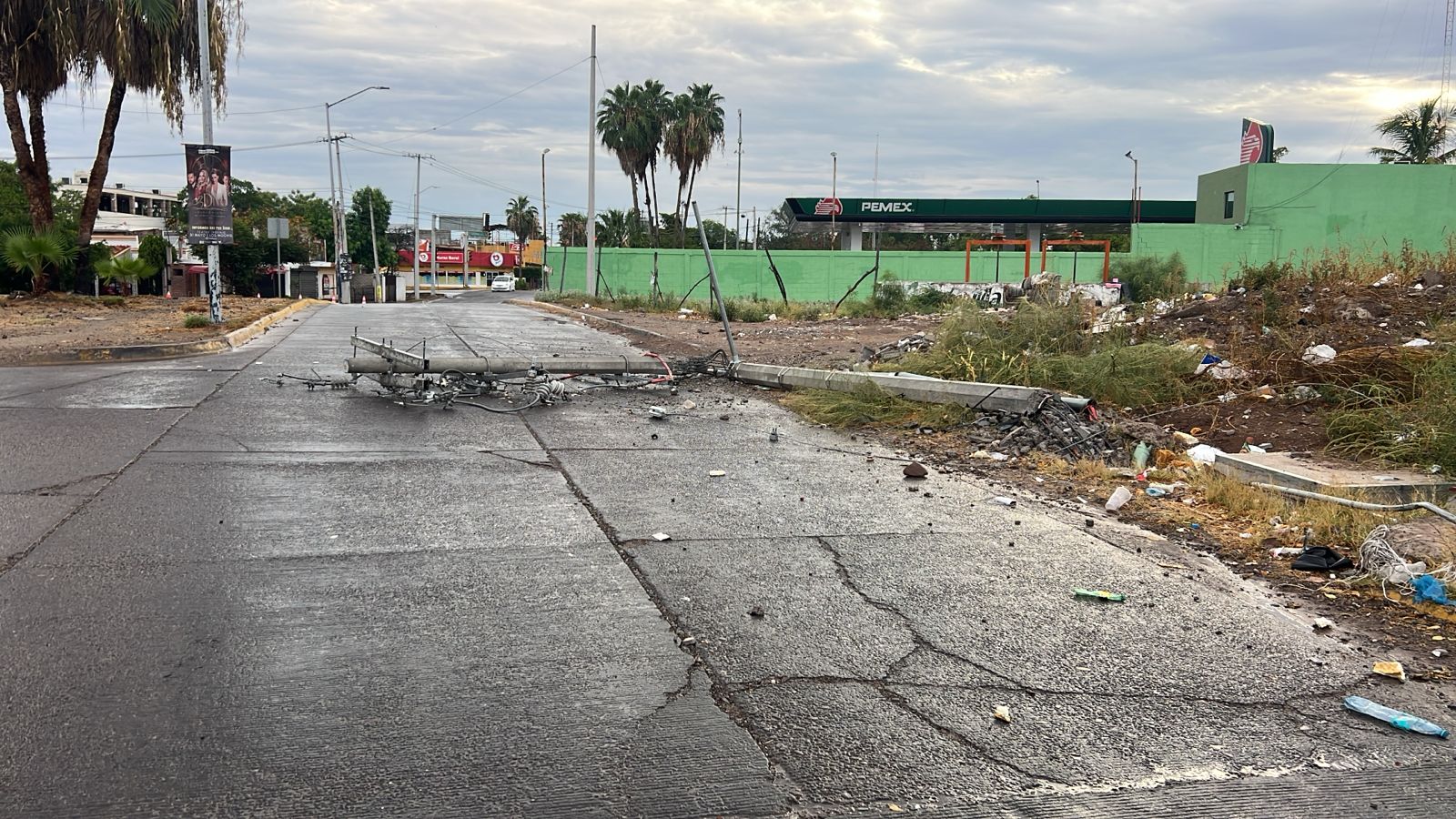 Lluvias fuertes en Los Mochis dejan apagones este lunes