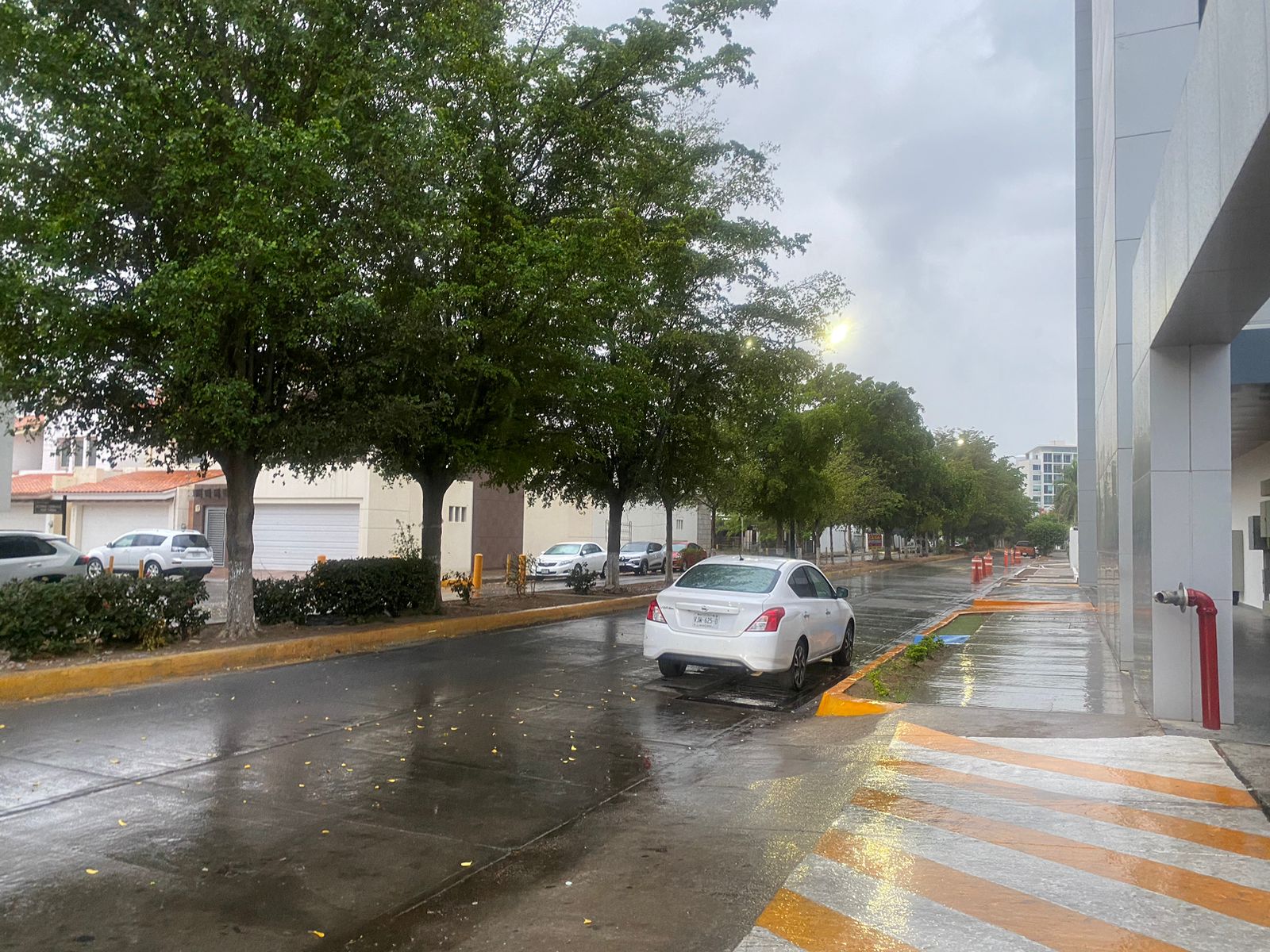 Lluvias fuertes se registran en Culiacán este lunes
